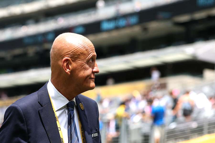 Pierluigi Colina, chefe de arbitragem da FIFA, para ele, futebol é contato Pierluigi Colina, chefe de arbitragem da FIFA, para ele, futebol é contato