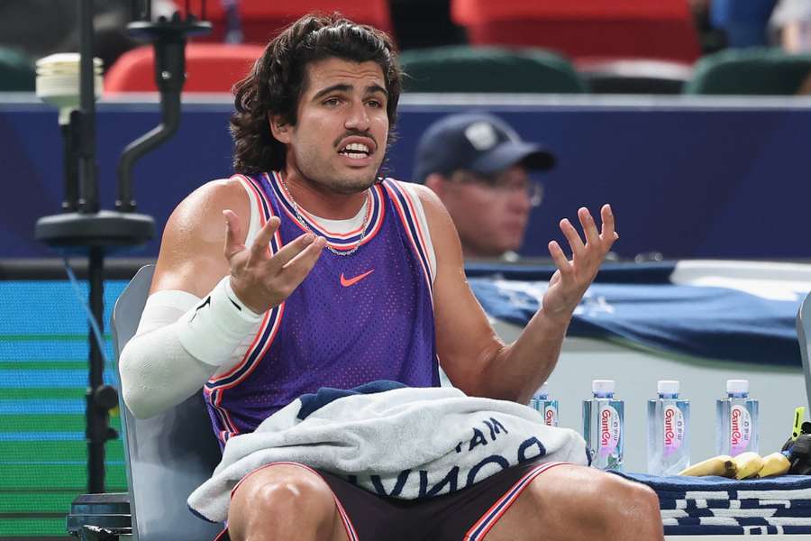 Carlos Alcaraz cut a frustrated figure during the encounter Carlos Alcaraz cut a frustrated figure during the encounter