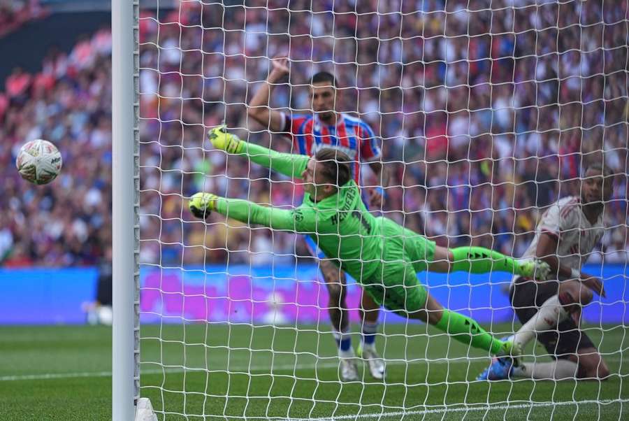 Henderson, en acción con el Crystal Palace