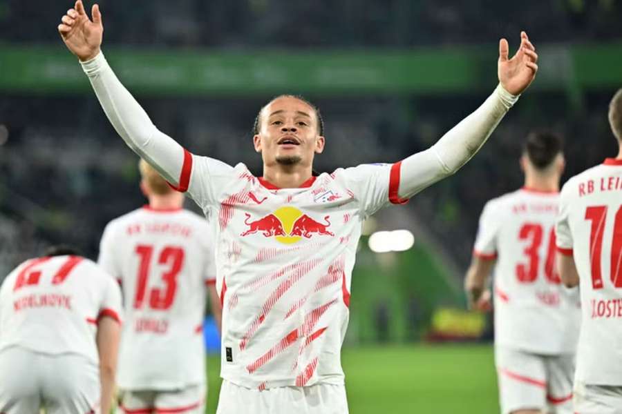 Xavi Simons bisou no triunfo do RB Leipzig
