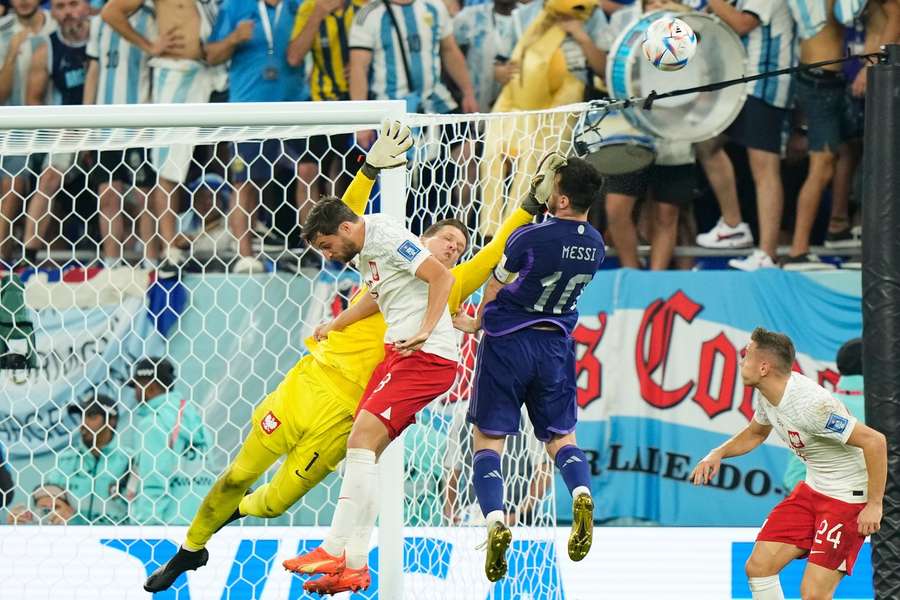 Szczesny zneškodnil v Katare druhú penaltu, s Messim sa stavil o 100 eur
