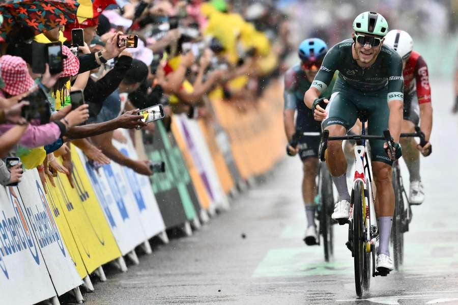 Jonathan Milan wins his second stage at his debut Tour de France