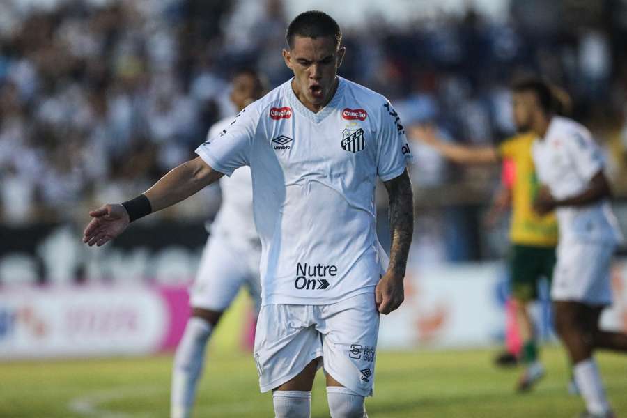 O Santos enfrenta a Ferroviária pela Copinha