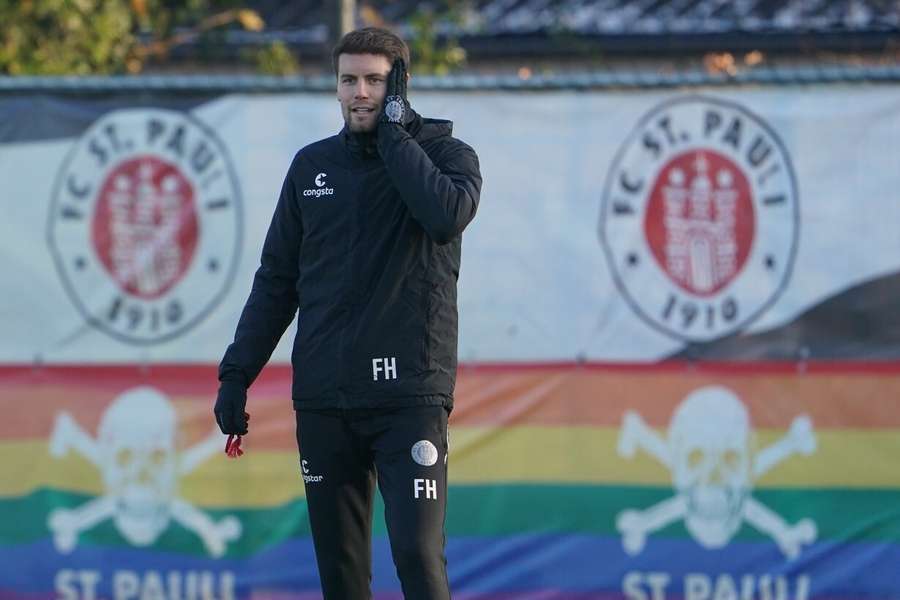 Hürzeler bei einer Trainingseinheit mit der Mannschaft