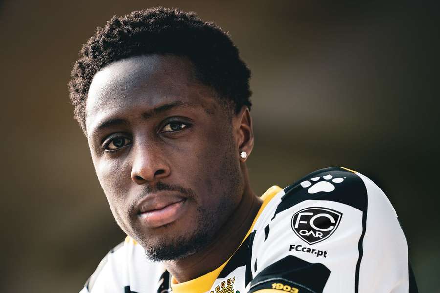 Kakay jogou no Championship ao serviço do QPR Kakay jogou no Championship ao serviço do QPR