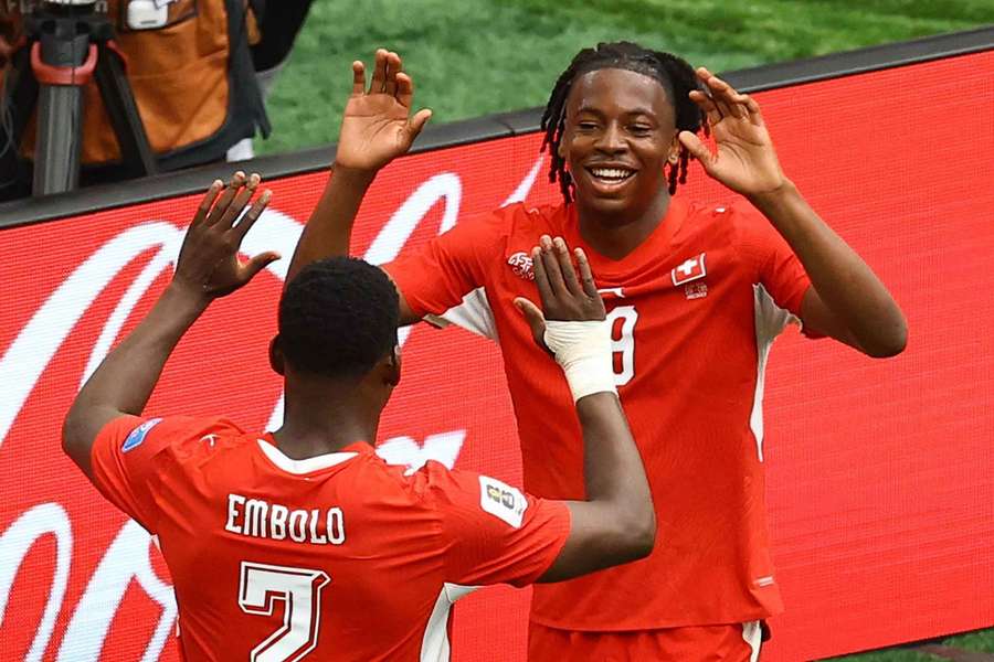 Breel Embolo et Johan Manzambi