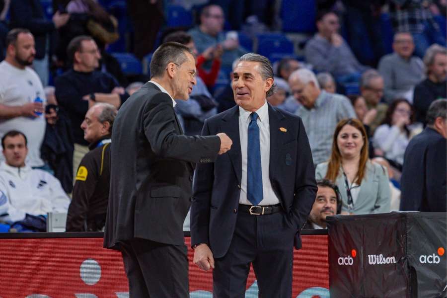 Pedro Martínez y Scariolo, en el Real Madrid-Valencia Basket de ACB en el Movistar Arena