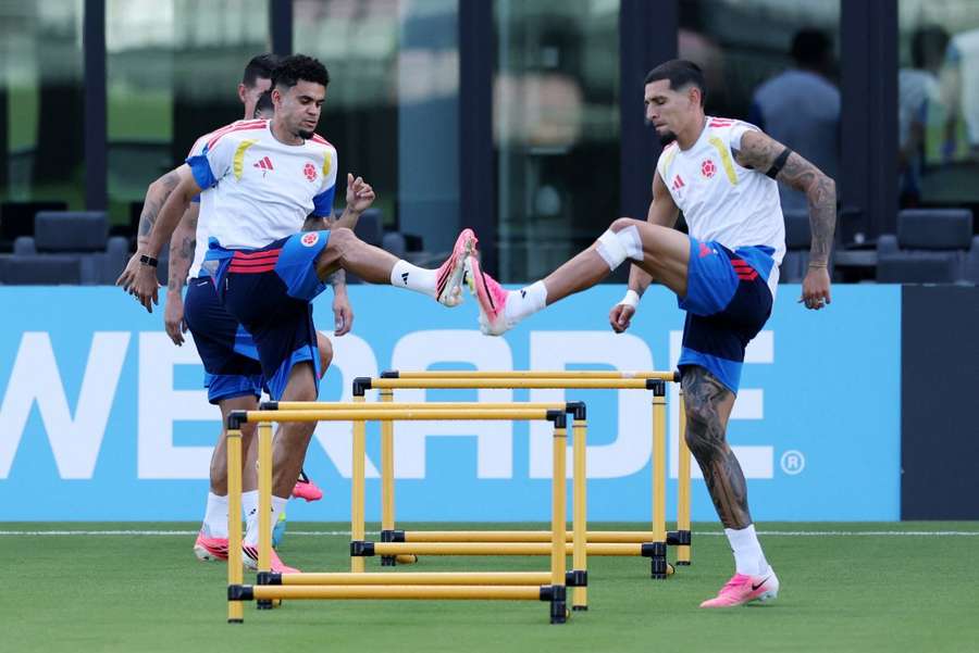 Luis Diaz (l.) und Daniel Munoz (r.) beim gemeinsamen Mannschaftstraining Luis Diaz (l.) und Daniel Munoz (r.) beim gemeinsamen Mannschaftstraining