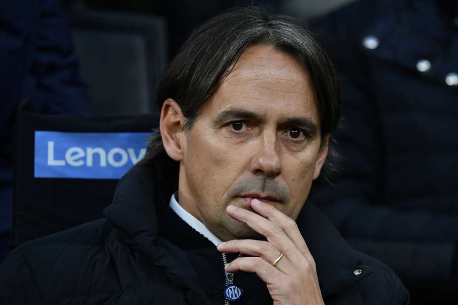 Simone Inzaghi funderer forud for det store derby.