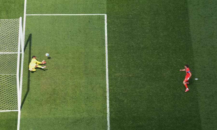 Il rigore parato da Maignan