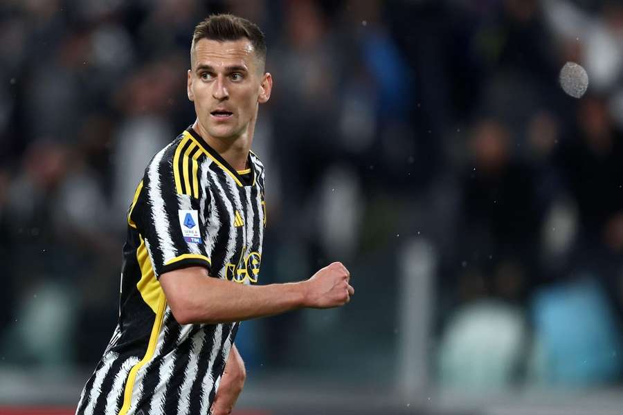 Arek Milik com a camisa da Juve