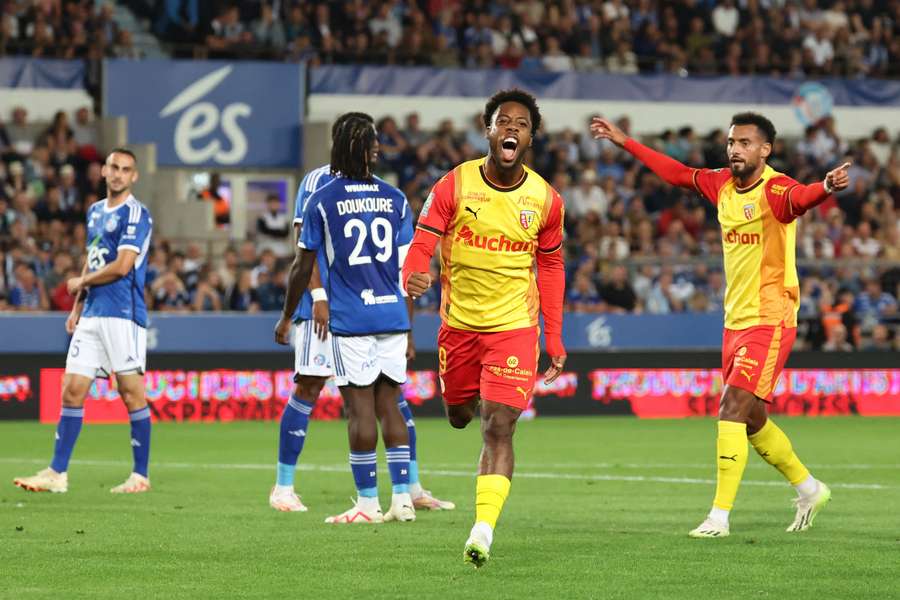 Wahi celebra a vitória do Lens
