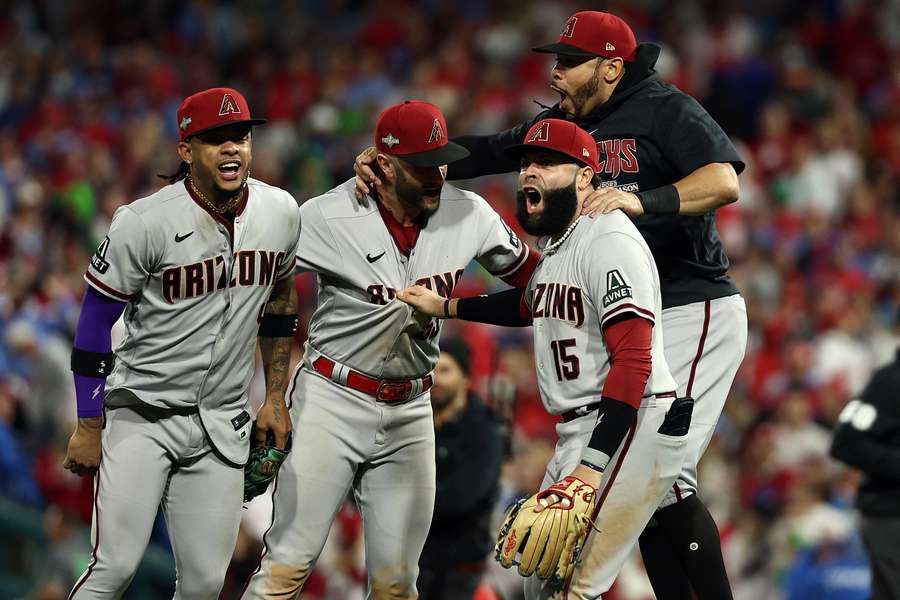 Phillies rip D-backs to seize series lead in MLB playoffs