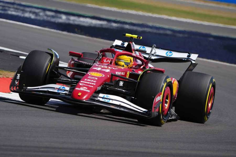 Lewis Hamilton (Ferrari) a dominat vineri prima sesiune de antrenamente libere înaintea Marelui Premiu al Marii Britanii