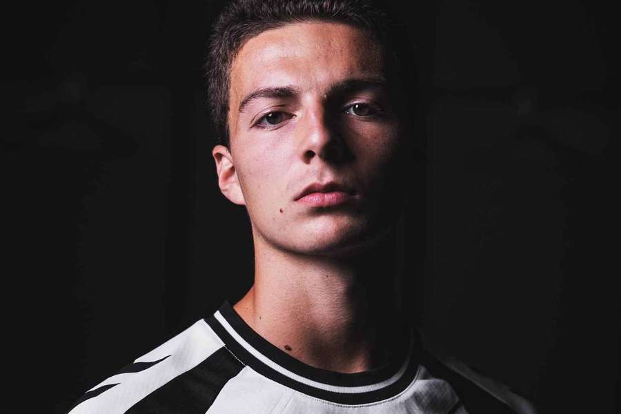Santiago Verdi vai permanecer no Vitória 