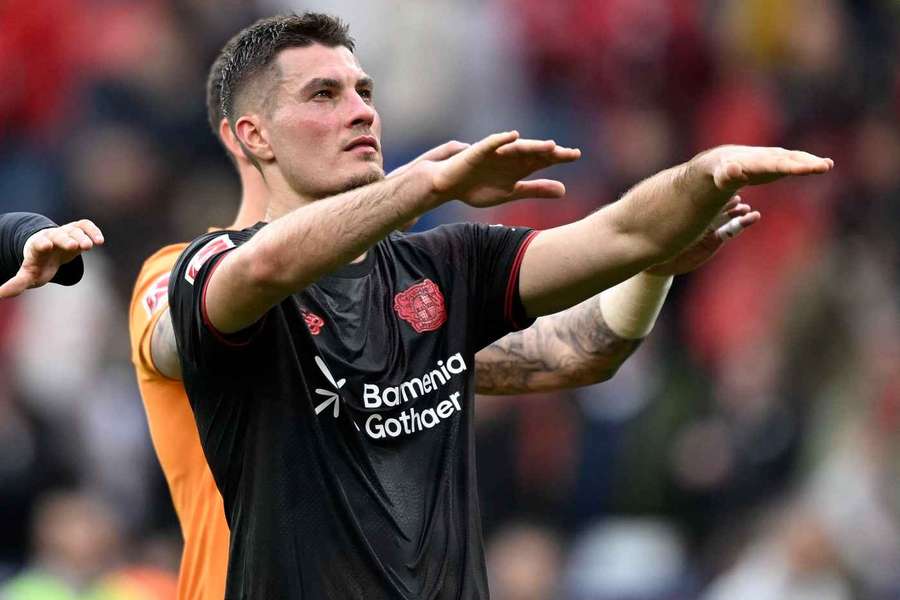 Patrik Schick proti Wolfsburgu vyrovnal z penalty na 3:3.