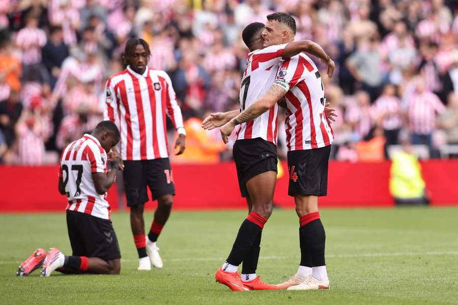 Xhaka and Mandava headline Sunderland’s Europa League squad