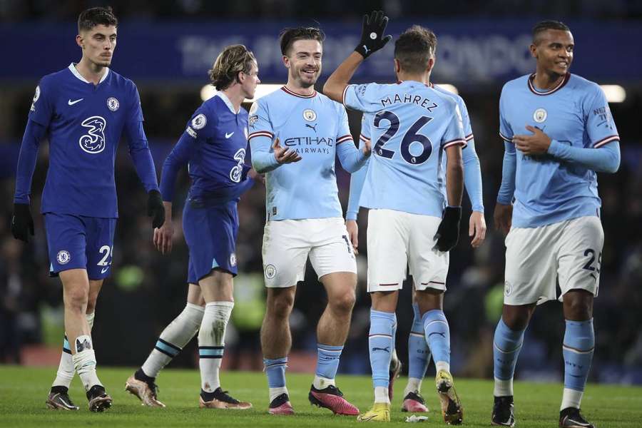 City naháňa Arsenal v súboji o titul.
