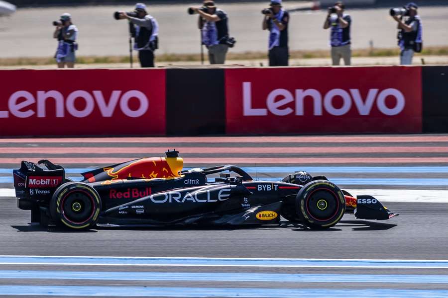 Verstappen jasně ovládl VC Francie a zvýšil náskok v čele šampionátu, Leclerc havaroval