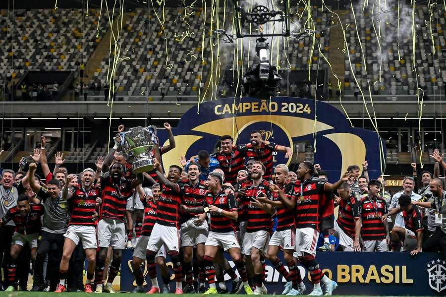 Jogadores do Flamengo comemoram conquista da Copa do Brasil 
