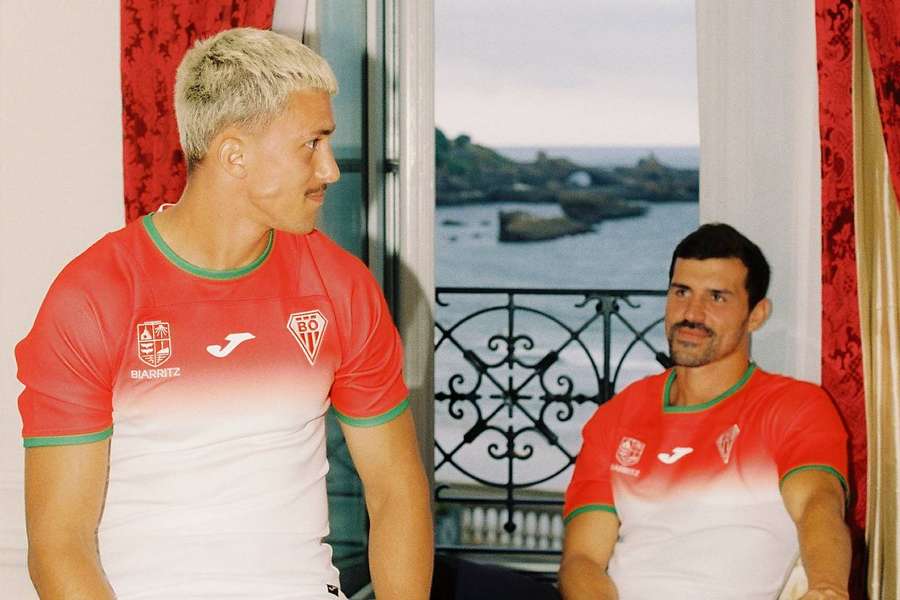 Le Biarritz Olympique présente ses nouveaux maillots pour la première fois à l’Hôtel du Palais Le Biarritz Olympique présente ses nouveaux maillots pour la première fois à l’Hôtel du Palais