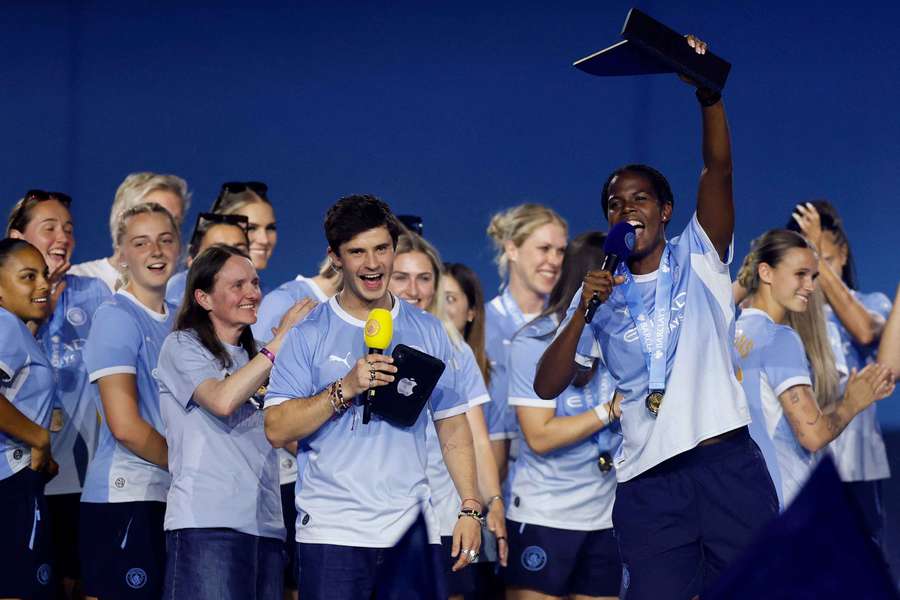 Bunny Shaw renovou com o Manchester City Bunny Shaw renovou com o Manchester City