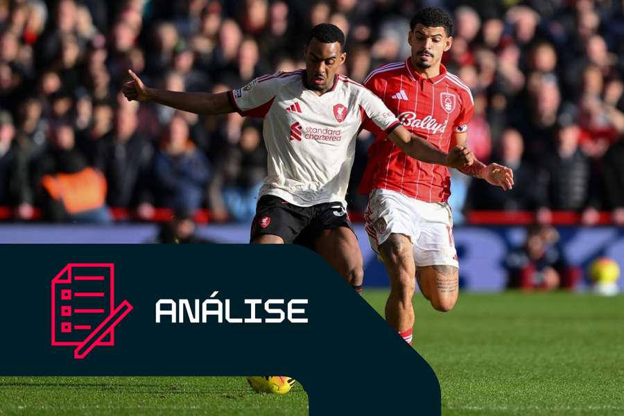 Ryan Gravenberch, do Liverpool, pressionado por Morgan Gibbs-White, do Nottingham Forest Ryan Gravenberch, do Liverpool, pressionado por Morgan Gibbs-White, do Nottingham Forest