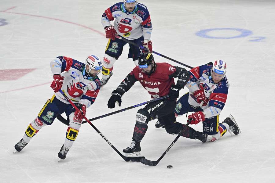 Michael Špaček v šestém semifinále proti Pardubicím. Michael Špaček v šestém semifinále proti Pardubicím.