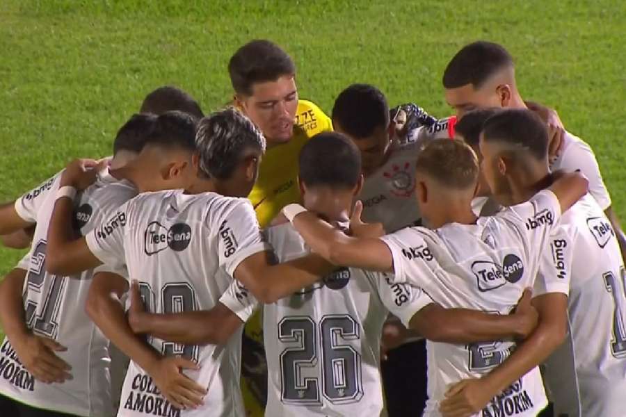 Corinthians completou a primeira missão no torneio, que era a classificação na liderança