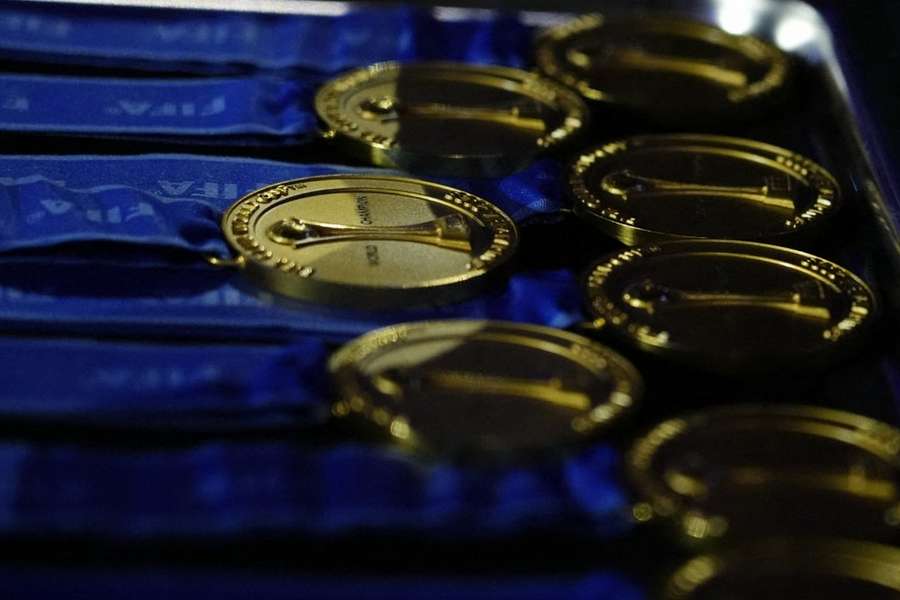As medalhas dos futebolistas que venceram o Campeonato do Mundo de Clubes na Arábia Saudita.