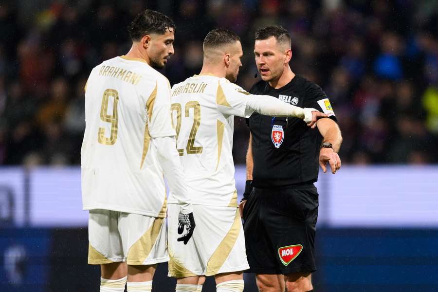 Rrahmani s Haraslínom v drese Sparty.