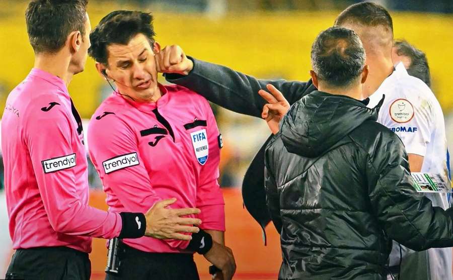 Faruk Koca aims a punch at referee Halil Umut Meler