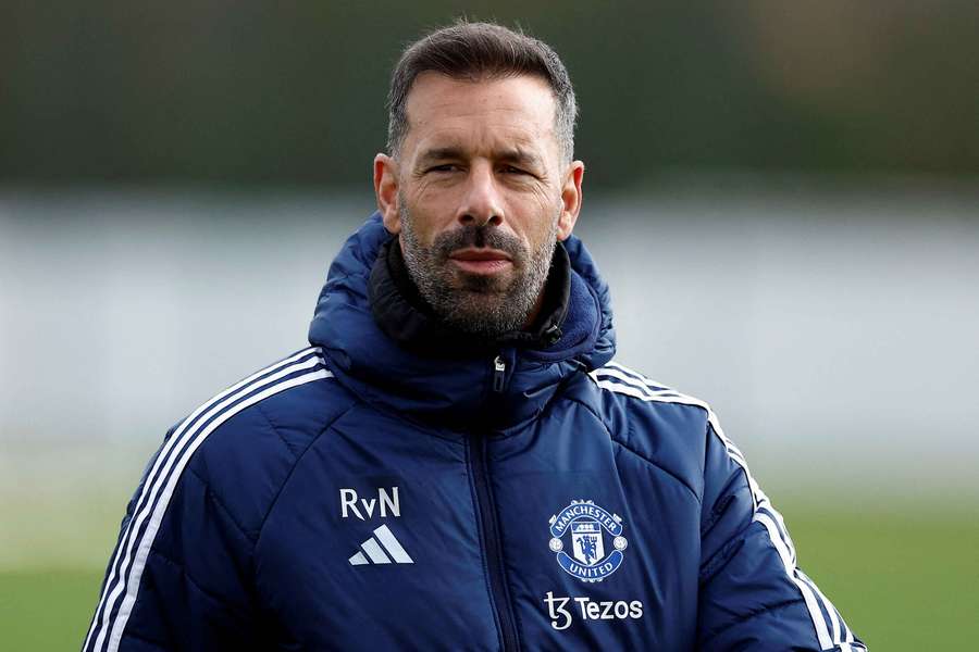 Ruud van Nistelrooy, entrenador interino del Manchester United, durante un entrenamiento.