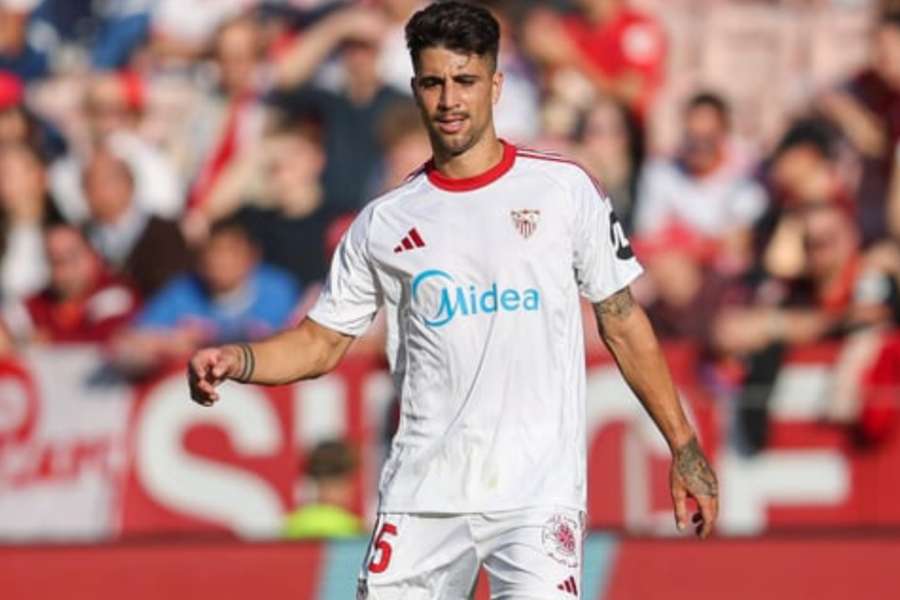 Fábio Cardoso ao serviço do Sevilha