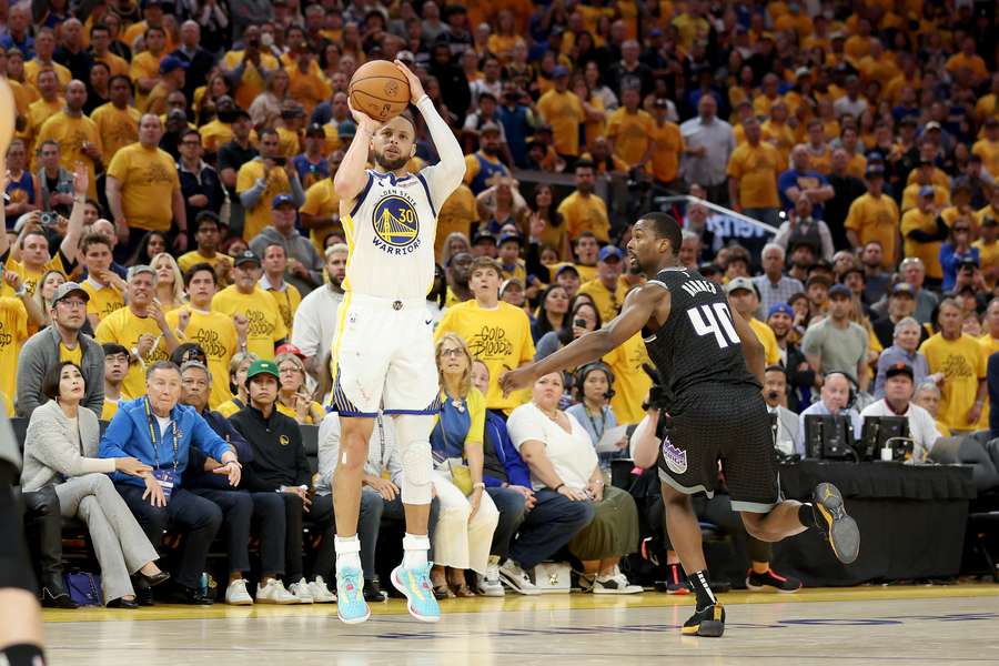 Warriors venceram suas duas partidas em casa contra os Kings