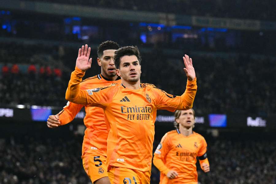 Brahim, con Bellingham detrás, tras conseguir el 2-2.