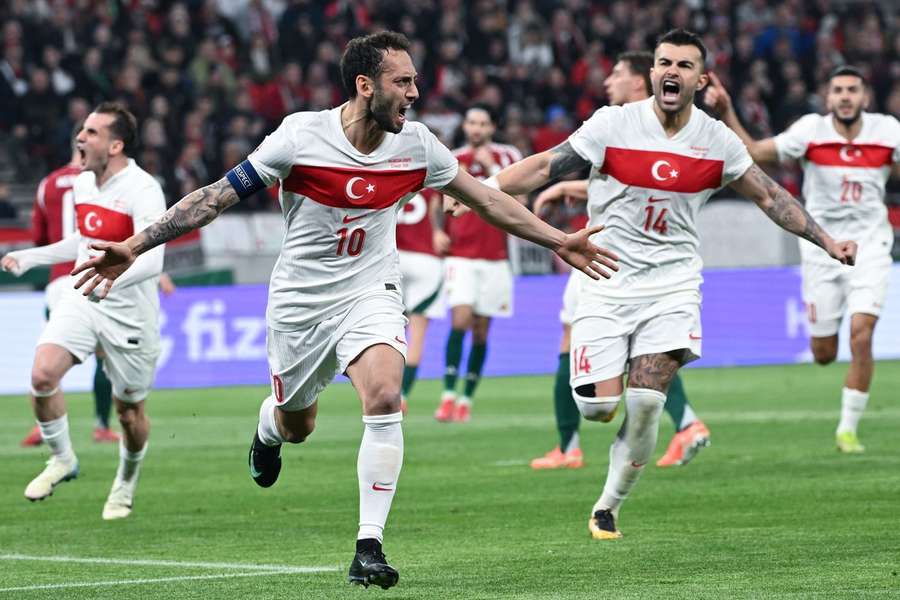Jucătorii Turciei celebrează marcarea unui gol Jucătorii Turciei celebrează marcarea unui gol