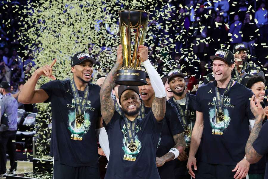 Milwaukee célébrant son titre.