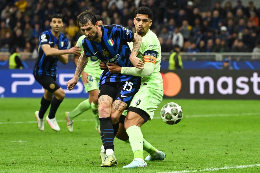 Acerbi salvou a Inter de Milão no fim do tempo normal Acerbi salvou a Inter de Milão no fim do tempo normal