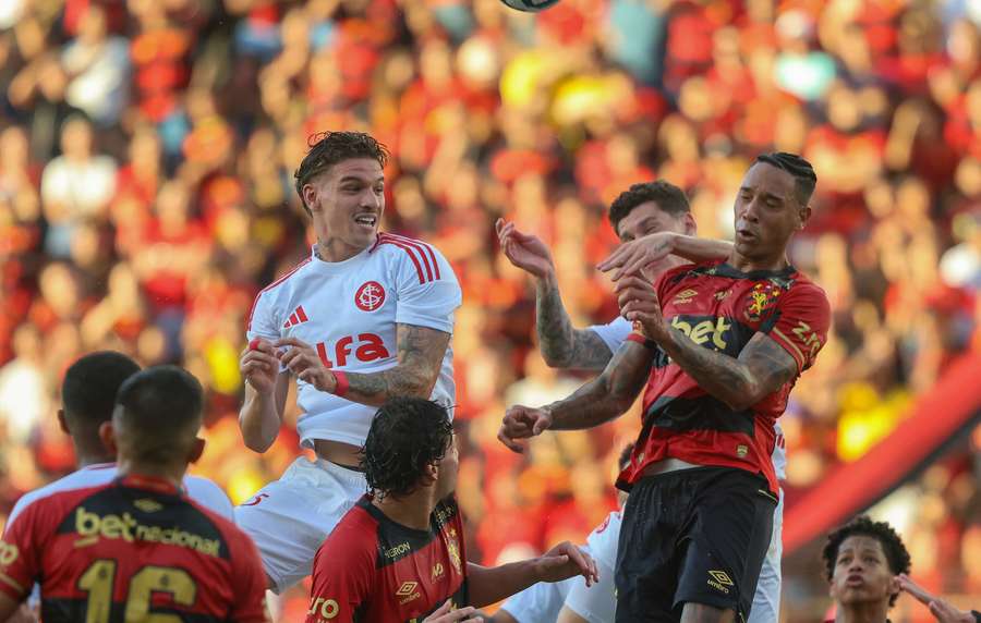O Sport começou melhor, mas o Inter equilibrou a partida