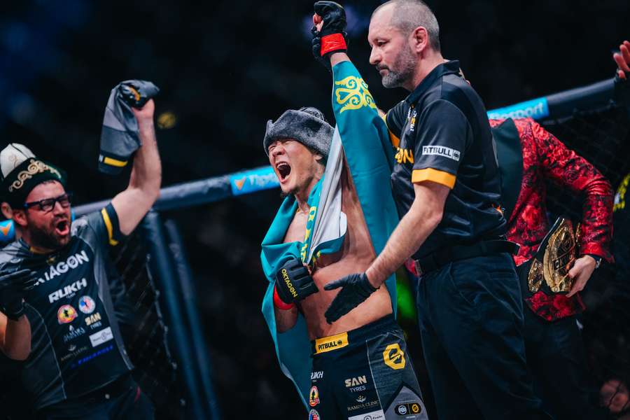 Zhumagulov potvrdil pozíciu kráľa mušej váhy.