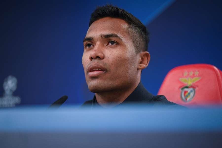 Alex Sandro deixa elogios ao Benfica mas deixa claro que a Juventus vem à Luz para ganhar