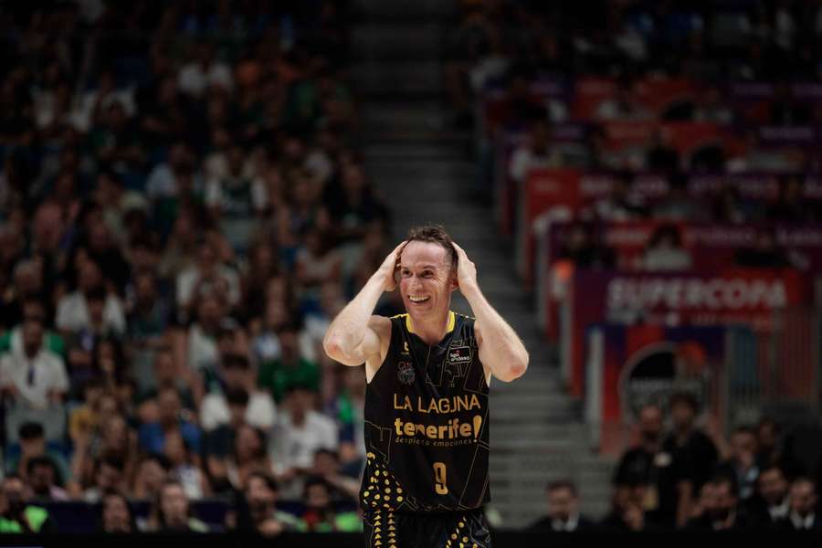 Marcelinho Huertas sigue dando lecciones de baloncesto a sus 42 años