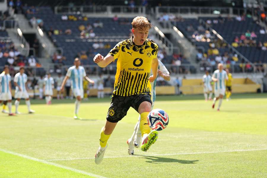 Svensson in action for Dortmund against Ulsan HD