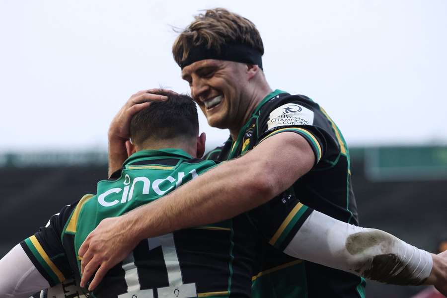 Tom Seabrook celebrates scoring a try with Alex Coles 