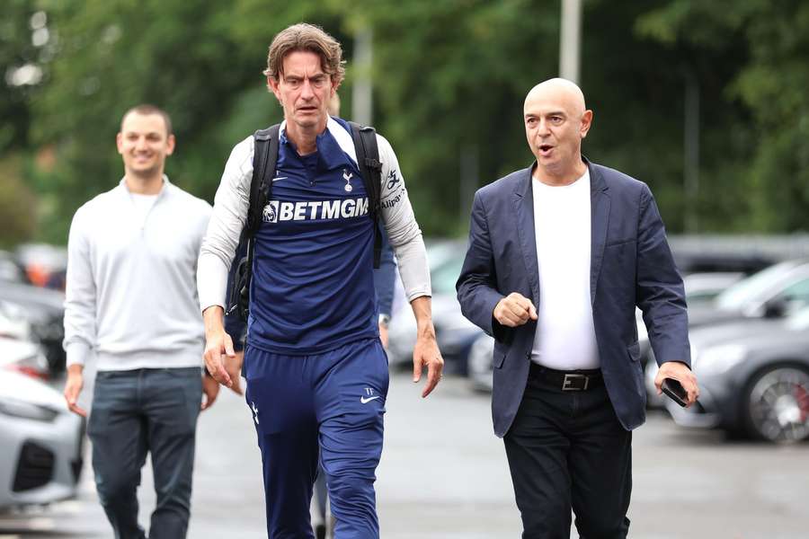Nyní již bývalý předseda Tottenhamu Daniel Levy na archivní fotce s trenérem Thomasem Frankem.