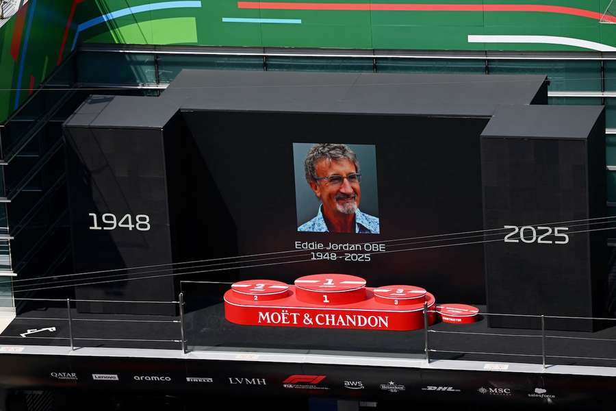 Eddie Jordan wird beim Formel 1 GP China auf unterschiedliche Weise gedacht.