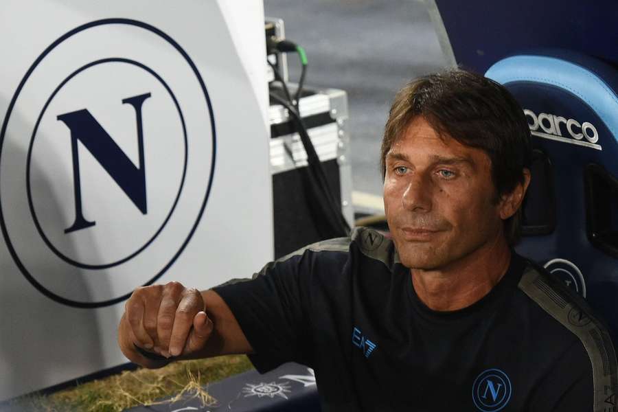 Antonio Conte zegt een flinke kluif te hebben aan het herbouwen van Napoli