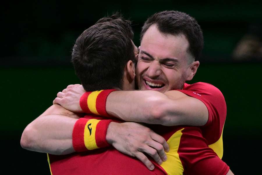 Marcel Granollers e Pedro Martínez celebram vitória e classificação na Copa Davis