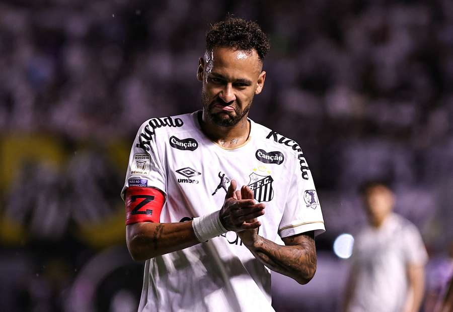 Neymar se envolveu em confusão com Nestor em Santos x Bahia
